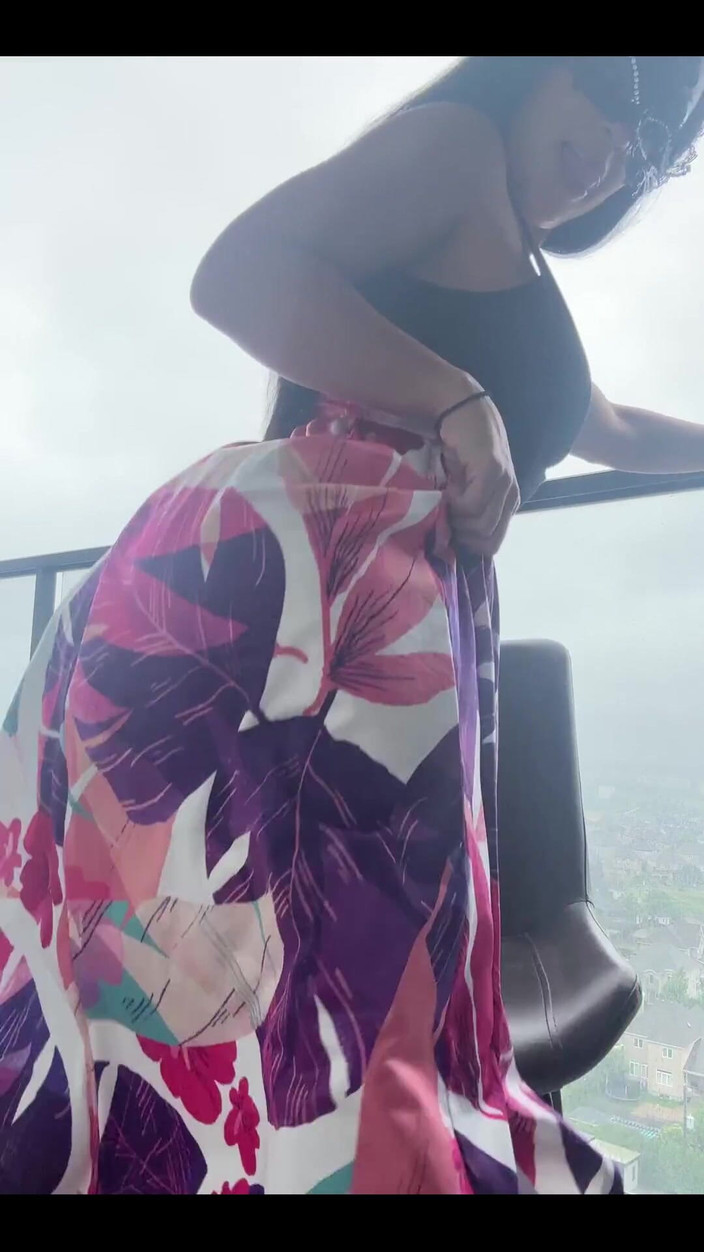 Miss Lexa: 阳台手淫
