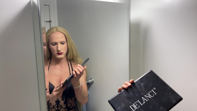 Sissy Bailey Wilde: Trasformazione di travestito da maschio completo a femminile