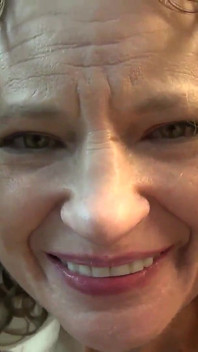 Deine geile reife stieftante tia lutscht deinen schwanz pOV