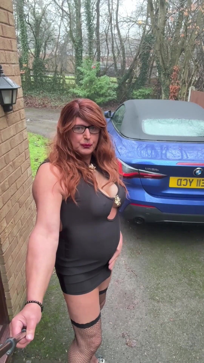 Kellycd2022: Siyah seksi elbise ve file çoraplı seksi travesti kellycd2022