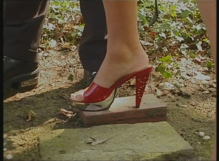 Absolute BDSM films - The original: Büyük doğal göğüsler aşağılayıcı dildo dışarıda, dışarıda kırbaçlama üçlü grup seks...