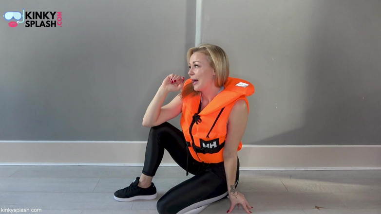 UKCuteGirl Lucy Lauren: Asmr Lifejacket Fetiș Mărturisire în jambiere lucioase