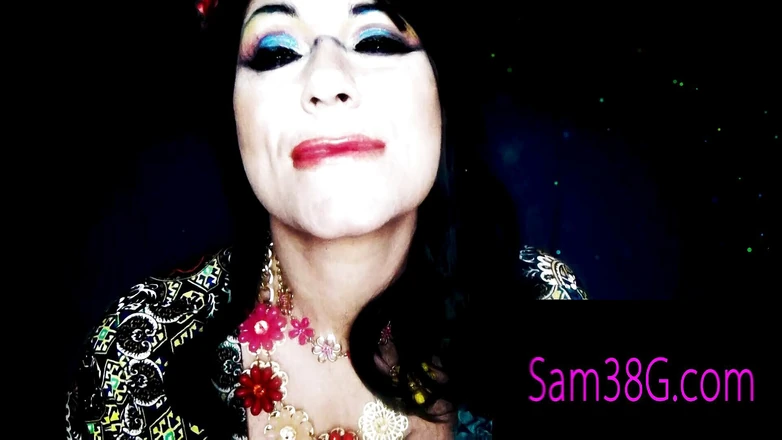 Samantha 38G: Serena lip seduction