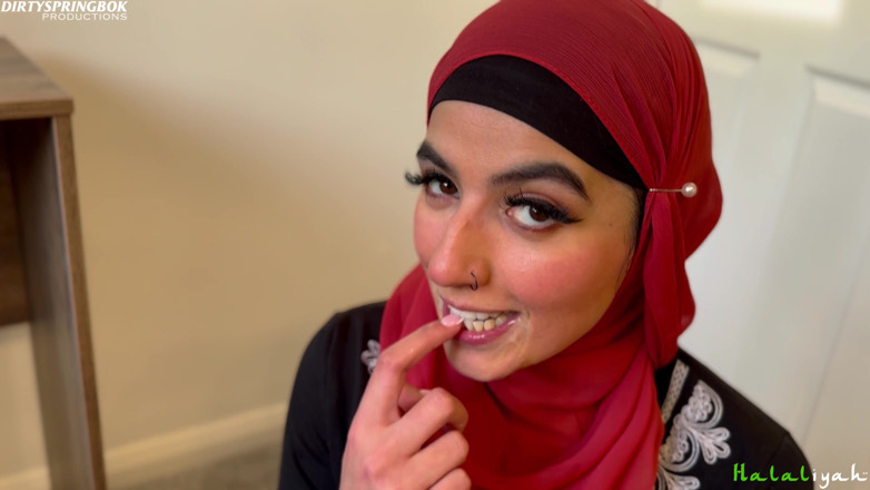 Aaliyah Yasin: Aaliyah Yasin пытается не глотать сперму своего сводного брата