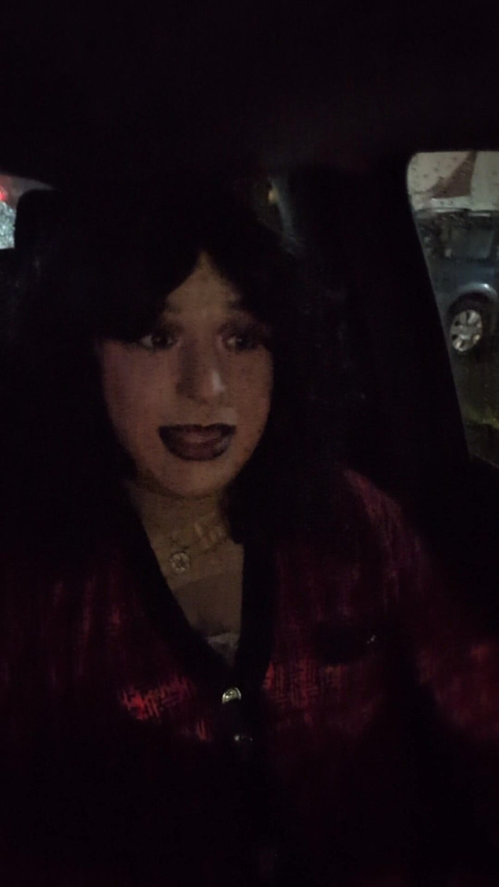 Tongue Lashor 69: Allein im auto