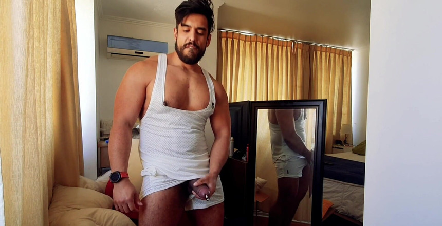 Guarro Studios: 私の大きなピアスペニスを手コキ