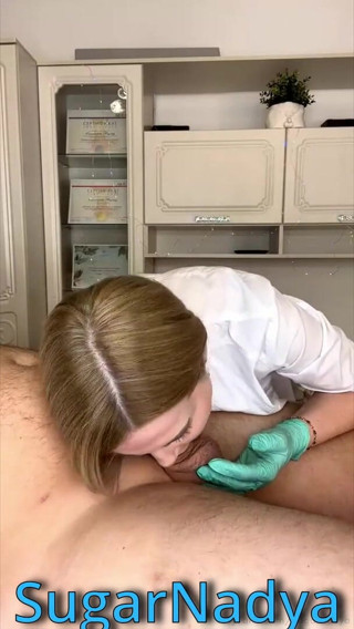 SugarNadya: Potong rambut intim dan blowjob dari SugarNadya