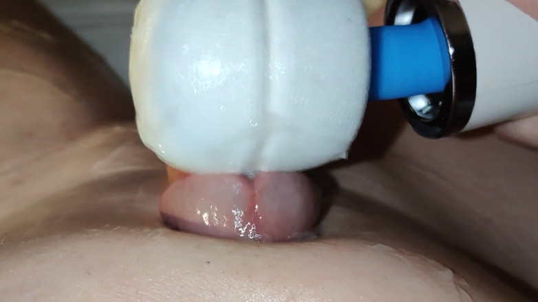Big Daddy Dommmm: Close up dengan tongkat hitachi bergetar muncrat dari kontolku bagian 2