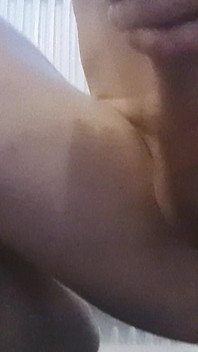 Hluboký anál s pršícím spermatem na konci