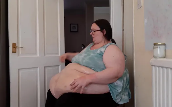 SSBBWLadyBrads: Come oil with me