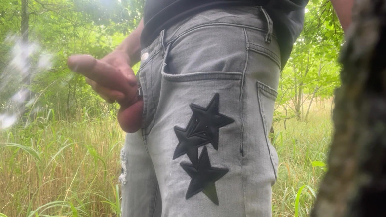 Cockolinoboy: Huge Cumshot Outdoors in the Jeans Mmmm