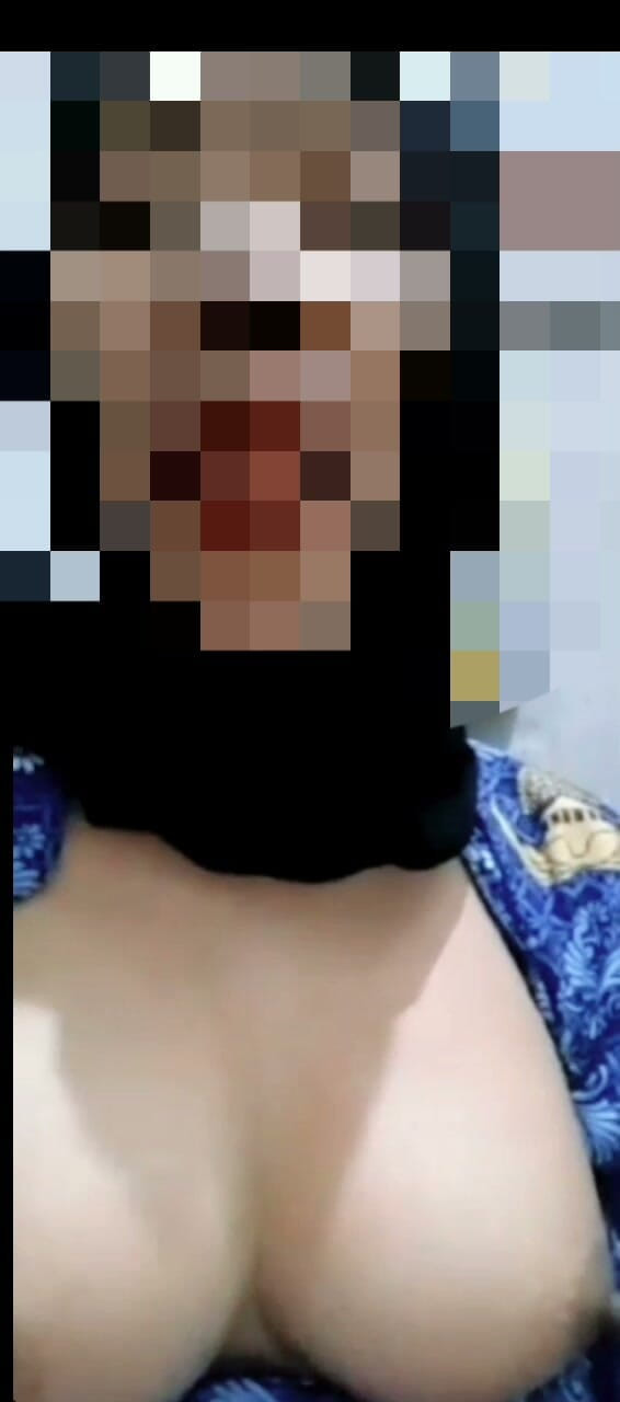 Astriana88: Guru Hana membuat panggilan video sehingga air memancut keluar daripadanya...