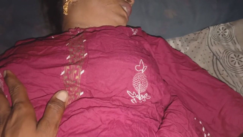 Amrita for you: Bhabhi ko pela en video hindi casero