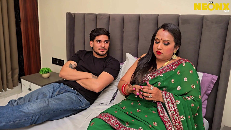 NeonxOTT: Devar yang terangsang meniduri bhabhi India yang baru menikah