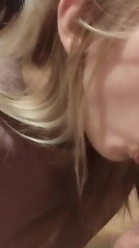 Hemmagjord amatör MILF avsugning och deep throat kollektion med spermasprut 2024 2