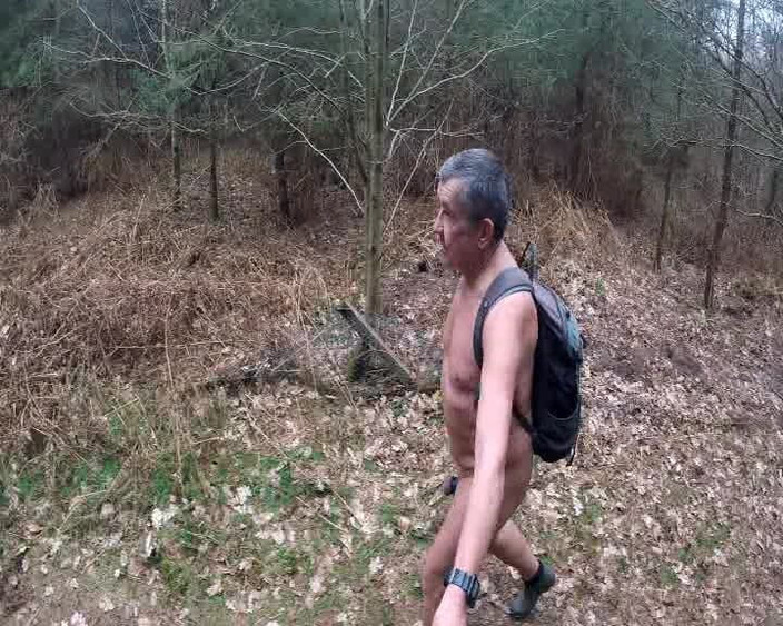 Andy: Plimbare și o masturbare în pădure