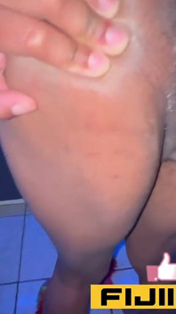 Regina anale gli ho detto di scopare la mia figa e di sborrare nel mio stretto buco del culo