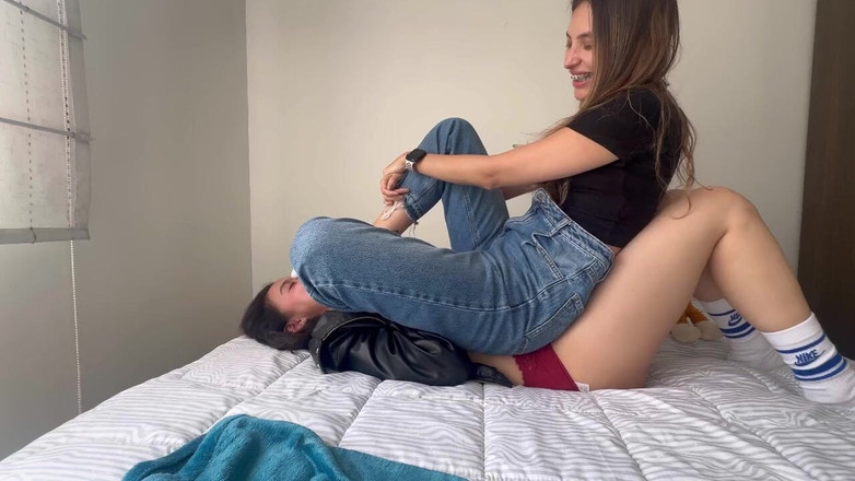 scarlettandc: Kami bermain menghancurkan diri kami dan merasakan badan kami sehingga...