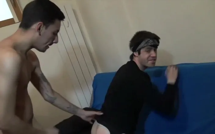 Crunch French bareback porn: The Twink Carlos Fama Used Raw by Etalon a Top...