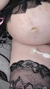 Grávida milf faz um jantar de gozada interna dentro de sua buceta para marido corno - Milky Mari