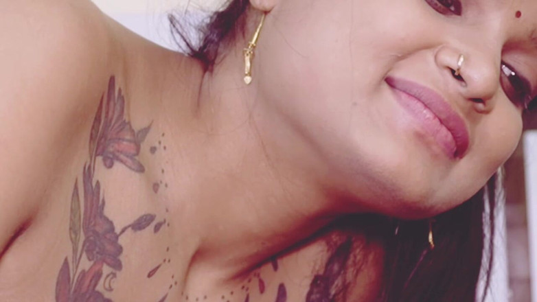 SAWITA BHABHI: Shanu Pratibha și a lins-o spre Red