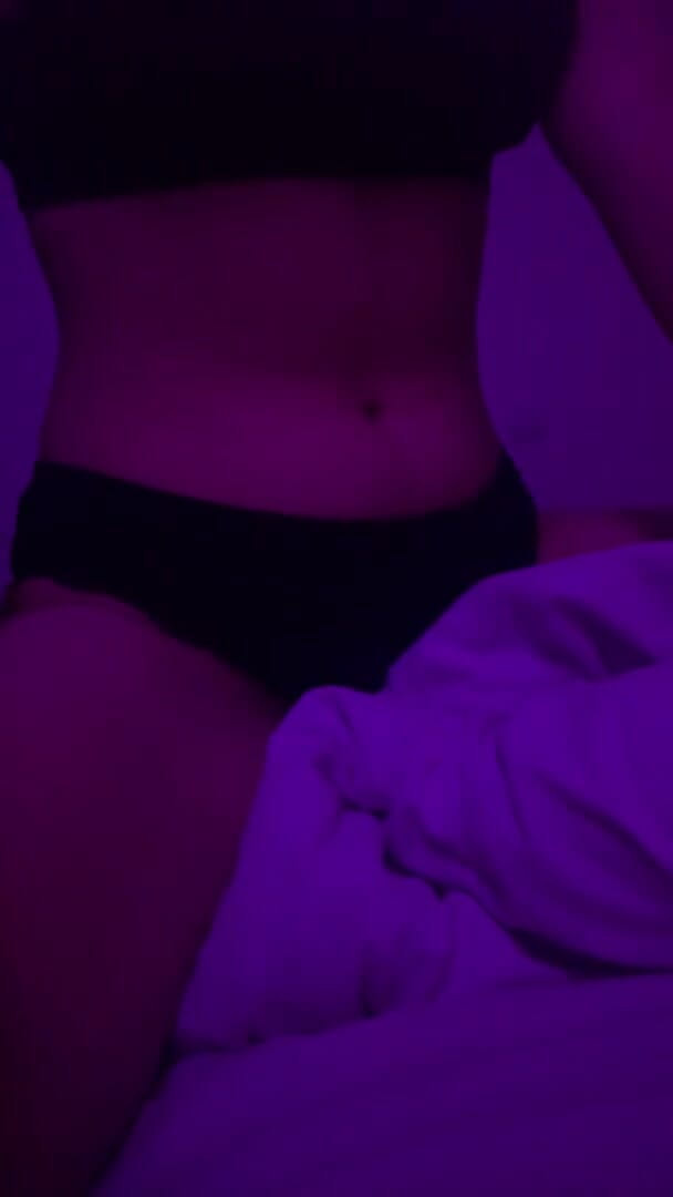 Anjelika Grey: Hot girl shows body