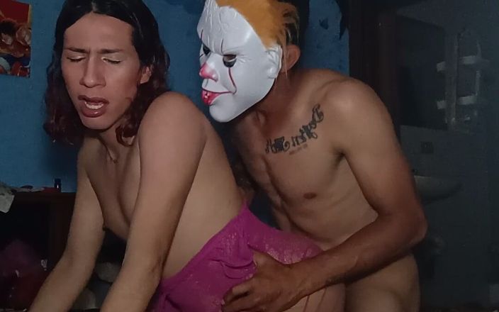 Femboy from Colombia: この女の子はそれをとても楽しんでいます