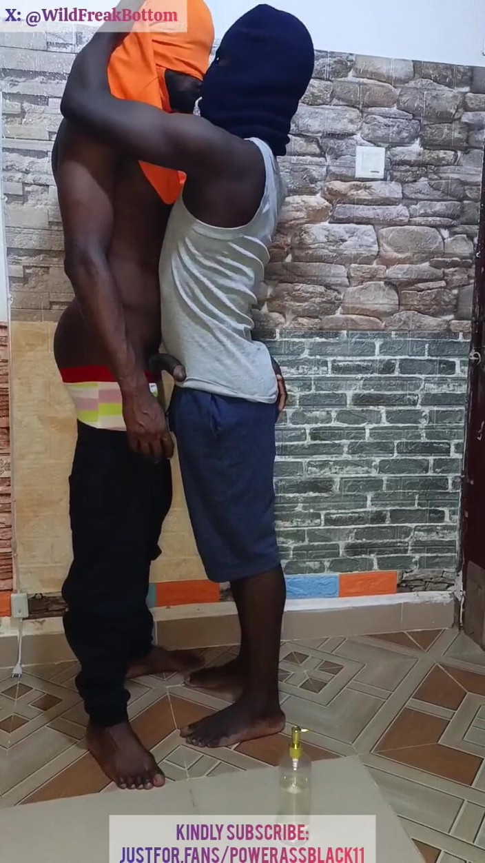 WildFreakBottom: Vieni a guardarci andare duro!