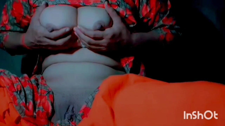 TricolorMusic3: Curtindo sozinha em casa, quente linda diversão sexy acariciando buceta