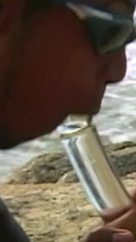 Latino Twink neukt Barebac met vriend