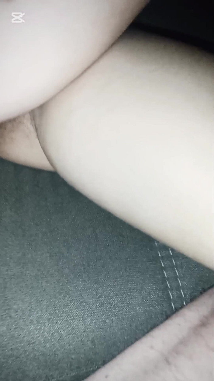 usTwoCaty: E din nou în pizda mea