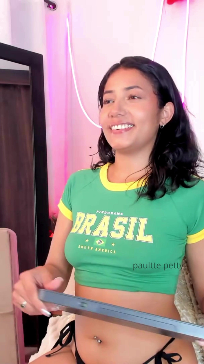 Cutesecret: La Piccola Latina Si Masturba Sulla Telecamera per Vendetta Del...