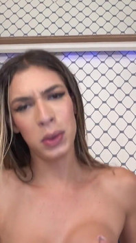 Leticia'ya çakıyor