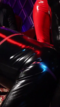 Bisexual pegging và electro-sadism của bà chủ julia & diane