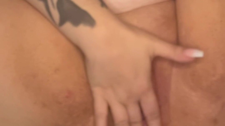 Queen Rain: Kitty Rub