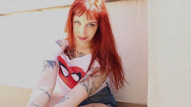 Mel Fire: Mary Jane dikongkek kakinya kotor dengan abu rokok