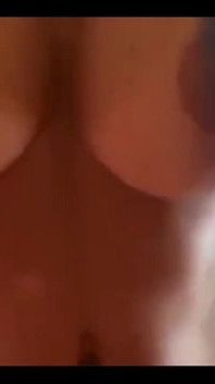 Heute wollte ich unbedingt ficken, also gab ich alles rein! Dann bat ich ihn, meine titten mit sperma zu füllen