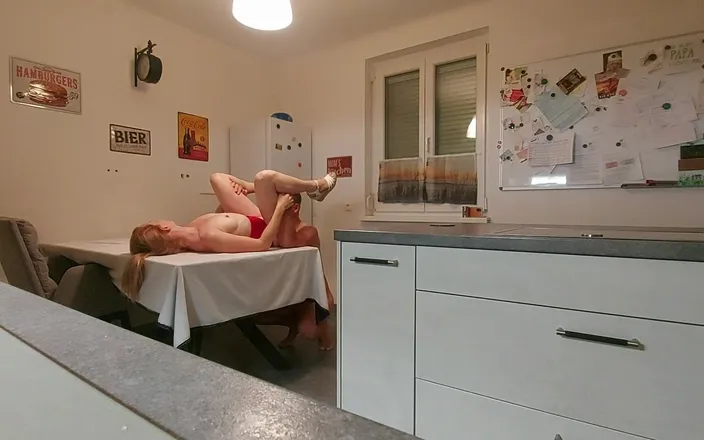 steffigeil: Chiavata ragazza bionda in cucina