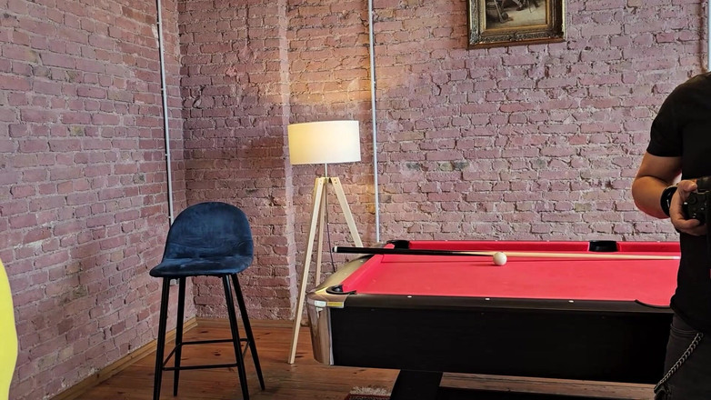 Ferrero anal experience: Kamera arkası, iki ateşli esmer bilardo oyunu için birbirlerine meydan...