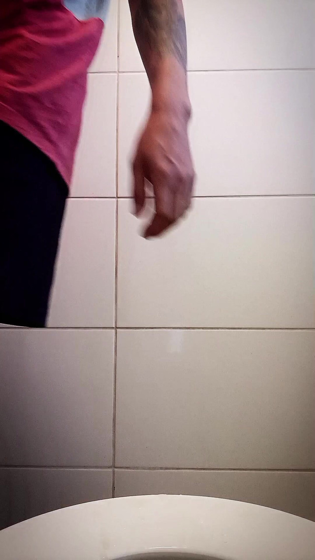 I Drain My Cock and Throw Out a Lot of Pre-seminal Juice (Hornymachofeet)
