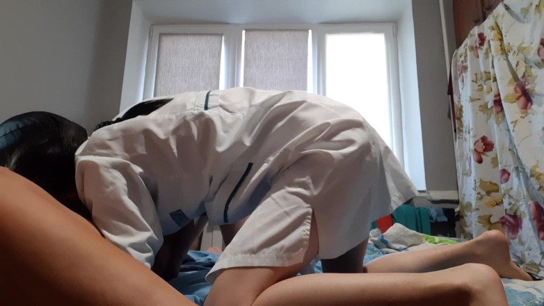 Lesbian-illusion: Due infermiere scopano un paziente (Feticismo del piede, cunnilingus, leccata di...