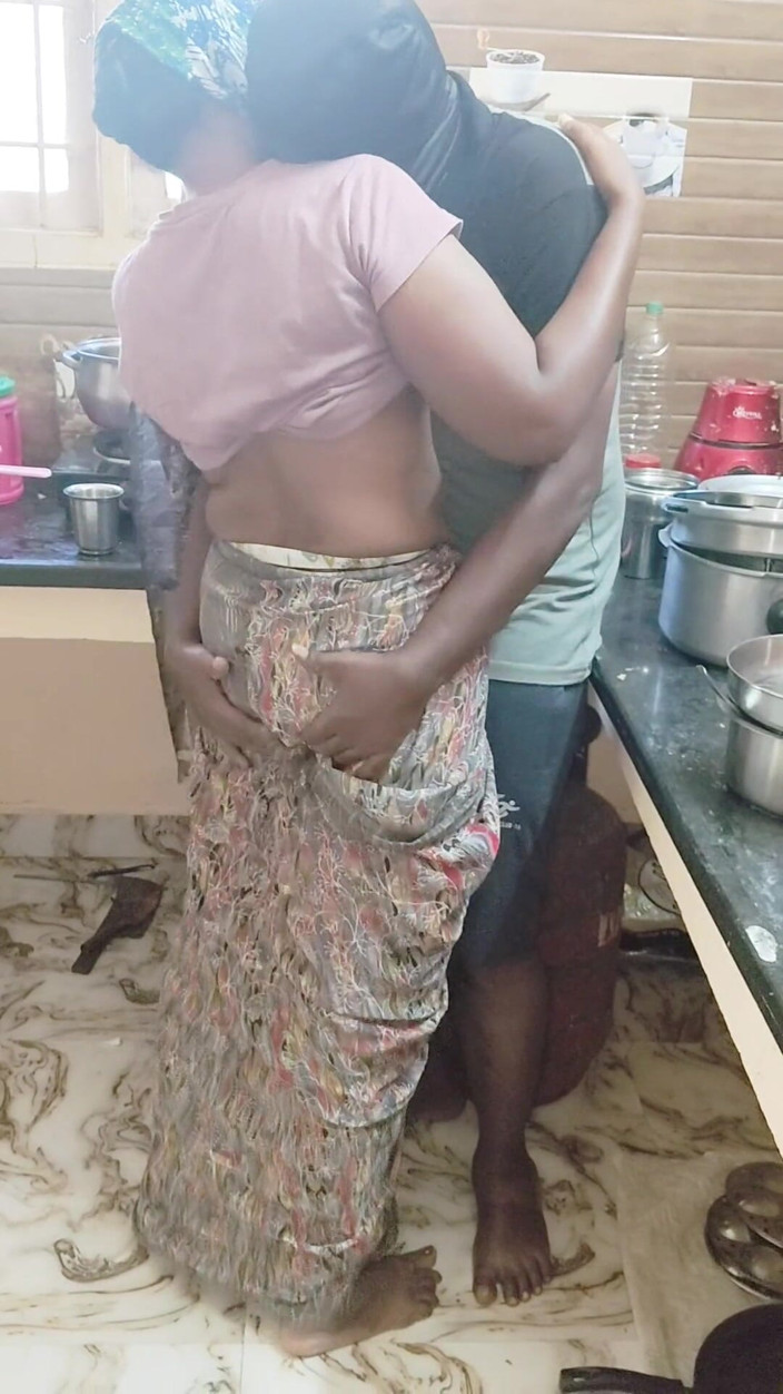 Thesana: House Wife Fucks the Gas Cylinder Delivery Boy