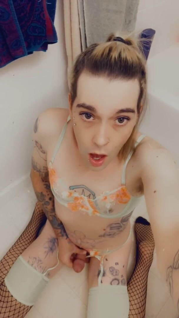 CarmenMelatonin: Beach Babe Ready to Play