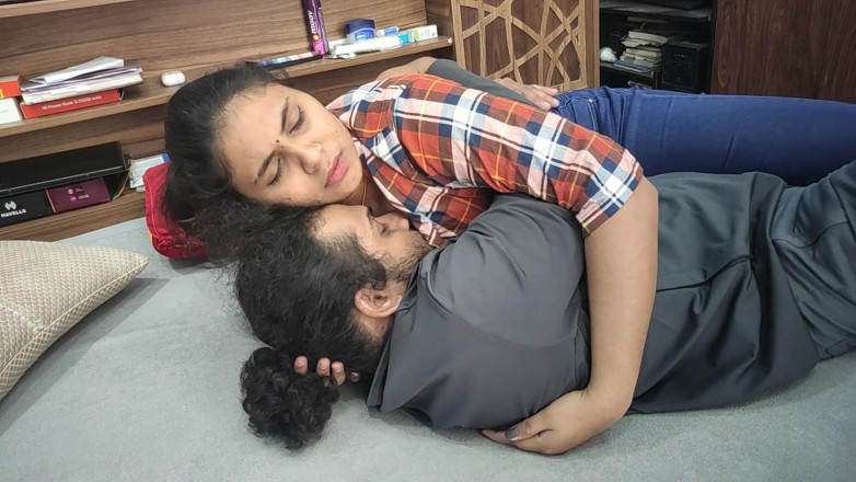 Vaishnavysharunraj: Mallu pár sexy prsa saje romantiku, indický pár prsa sání,...