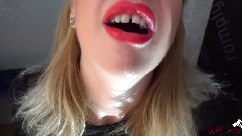 Wet Kelly: Suger en kuk genom gloryhole för min cuckold make