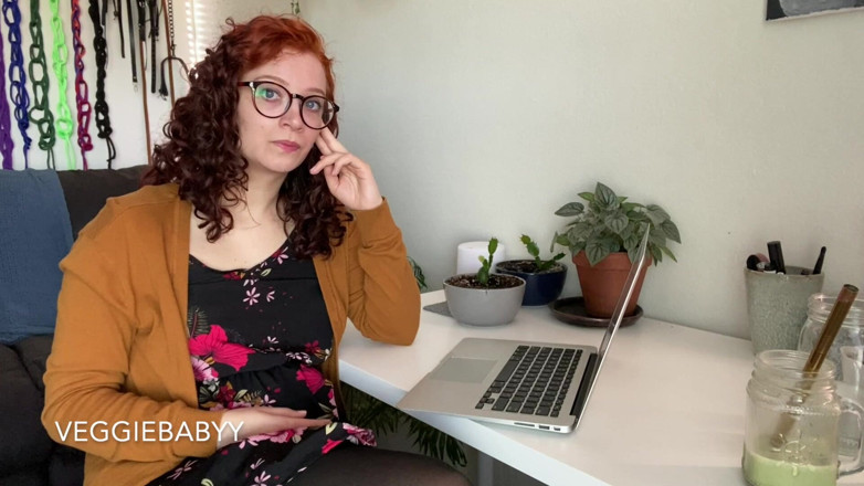 Veggiebabyy: Boss Turns Into Pantyhose Homewrecker