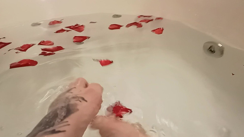 Mel Fire: Spa per i piedi con schiacciamento di petali di rosa