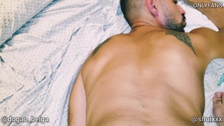 Julian Shul: Hondenmasker maakt mij zijn teef met lul XL