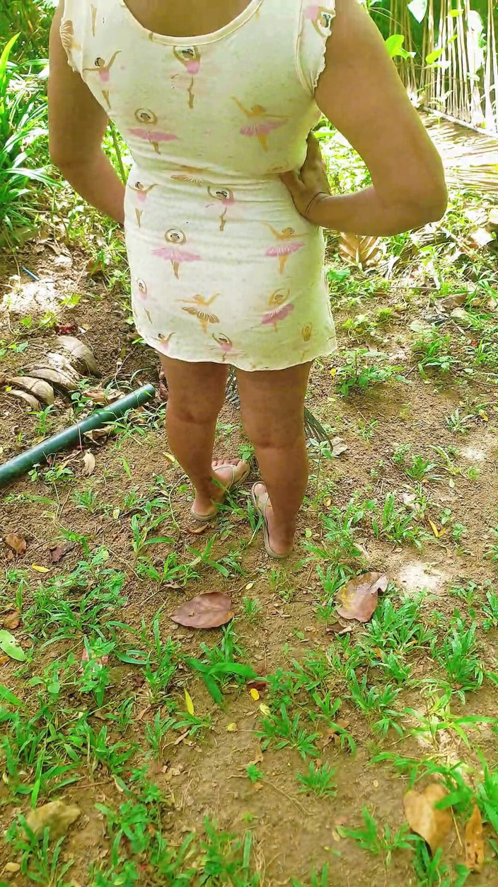 Tiyana: Delivary Guy Payed Homemade Hotwife to See Her Asshole