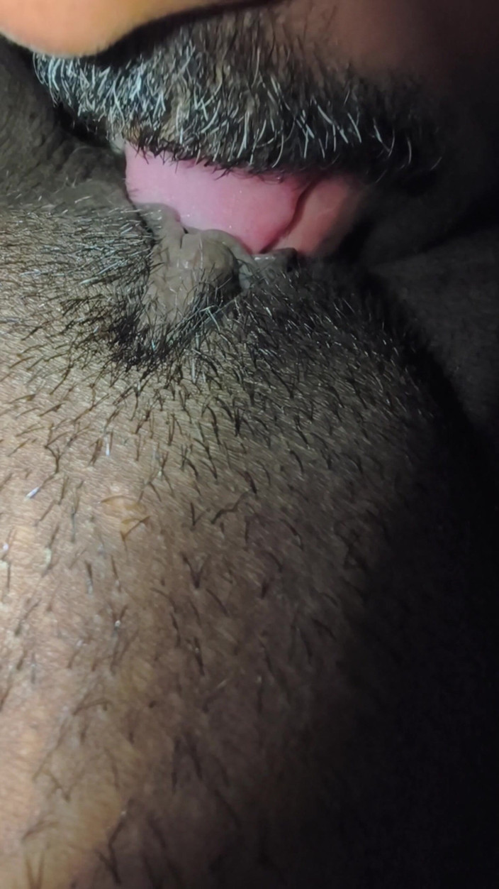Realmallucouplevlog: Tamil Mallu meisje zich verheugend over poesje likken en hard...